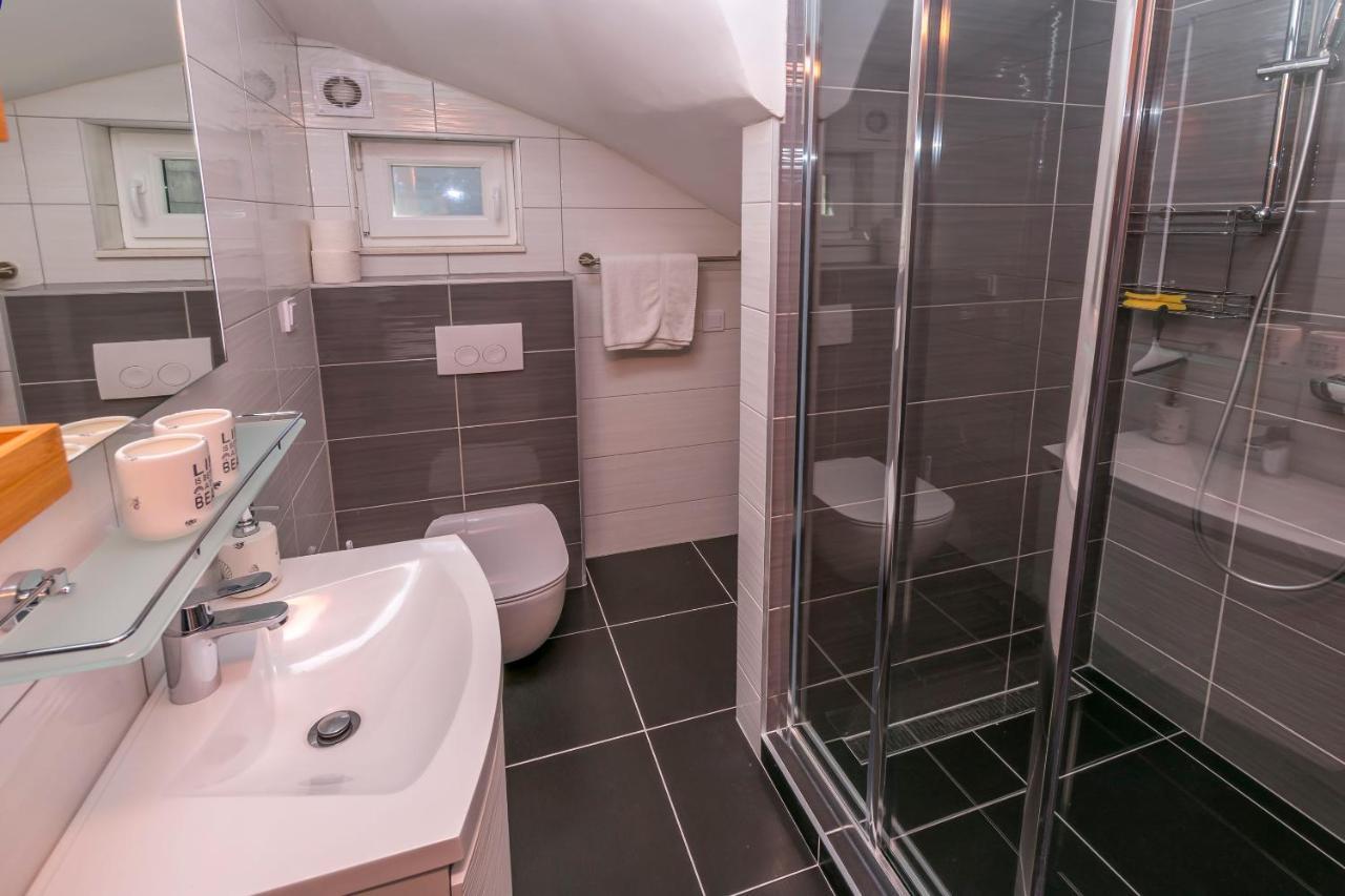 Apartments Visnja Рогозниця Екстер'єр фото