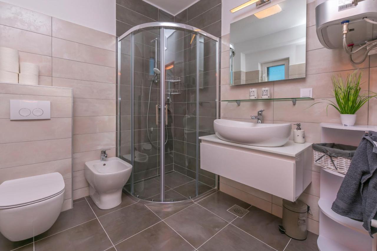 Apartments Visnja Рогозниця Екстер'єр фото