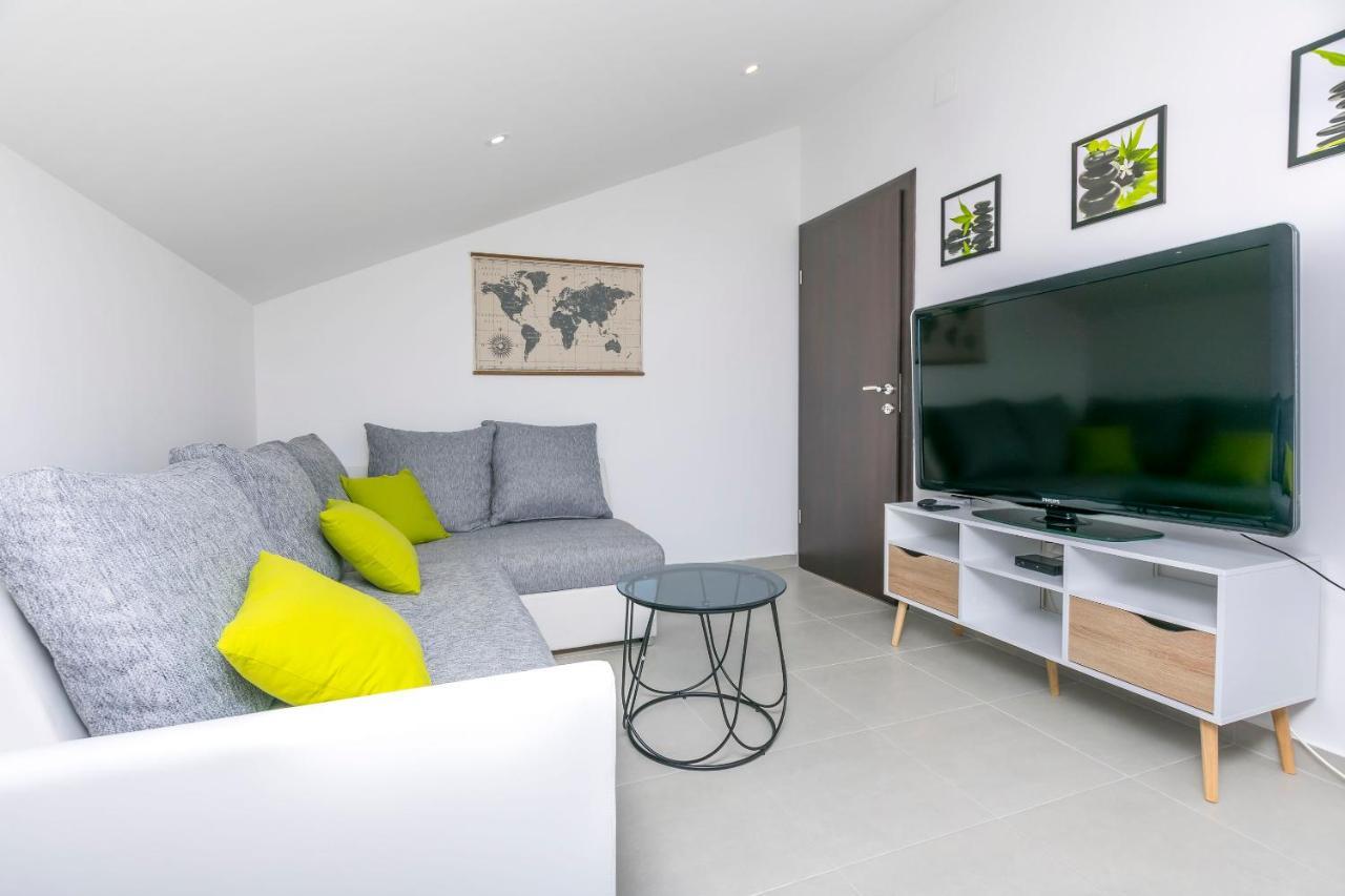 Apartments Visnja Рогозниця Екстер'єр фото