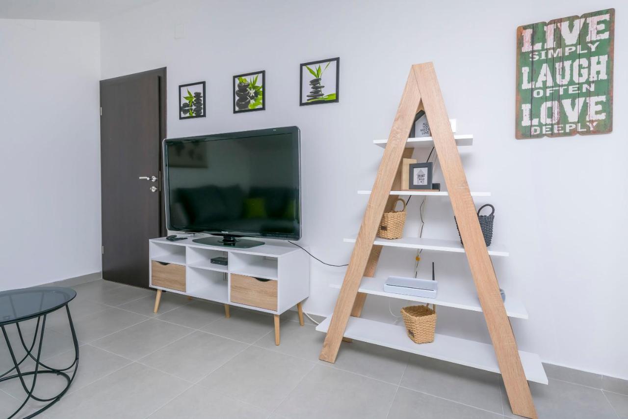 Apartments Visnja Рогозниця Екстер'єр фото