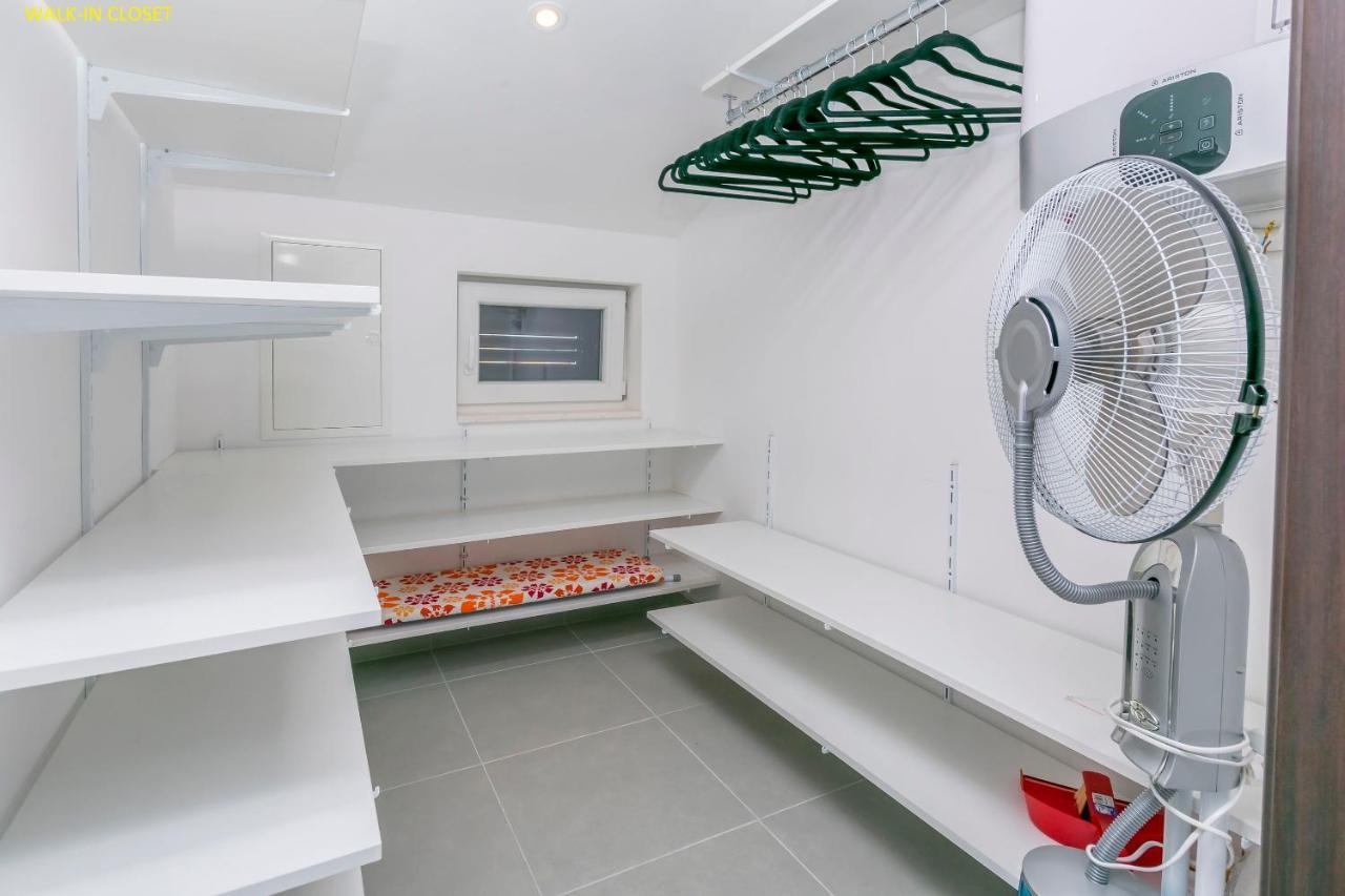 Apartments Visnja Рогозниця Екстер'єр фото